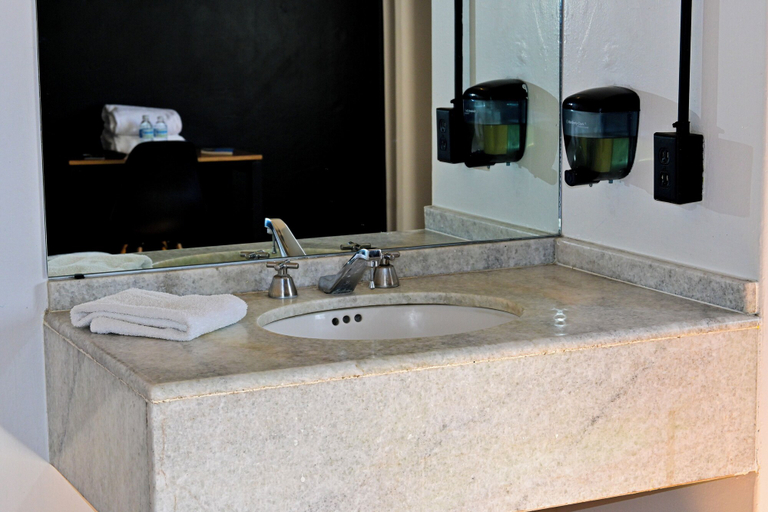 Bathroom 4, Hostel Mundo Joven, Mexico City