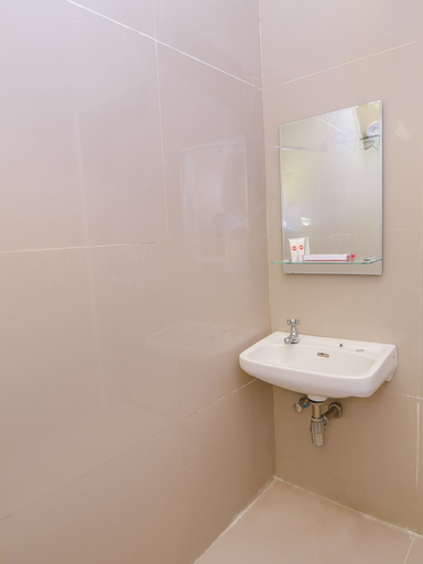 Bathroom 4, Capital O 854 Ub Caisar Hotel, Banda Aceh