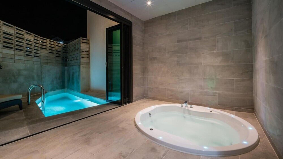 Bathroom 29