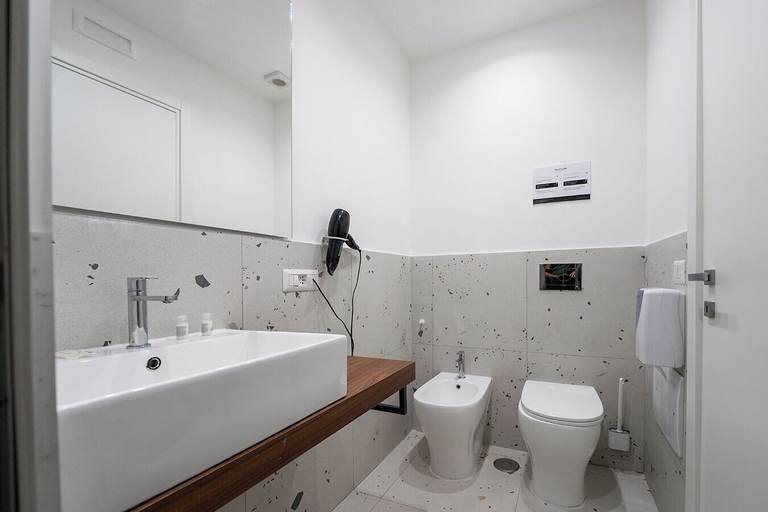 Bathroom 5, Hotel Bella Capri, Napoli