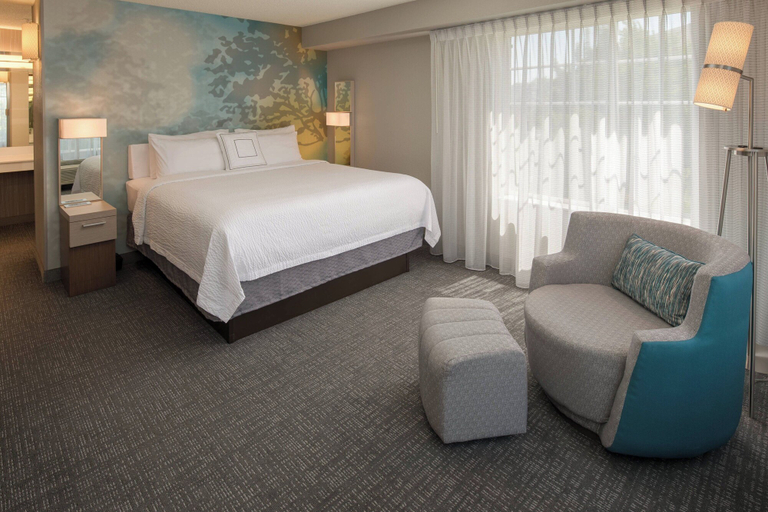 Bedroom 4, Courtyard by Marriott Portland North, Multnomah