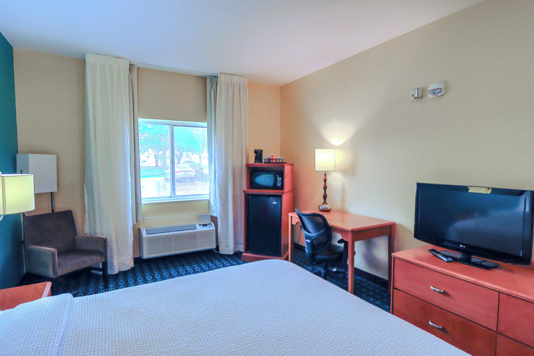 Bedroom 4, Comfort Inn & Suites Houston North - Spring, Houston