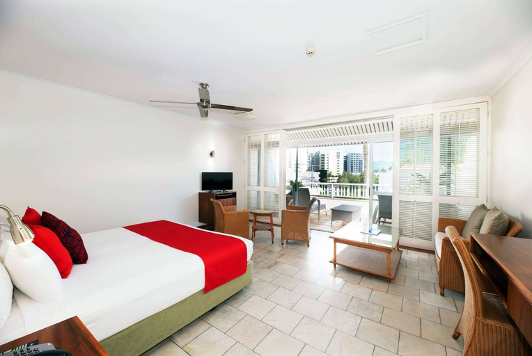 Bedroom 3, Ramada By Wyndham Cairns City Centre, Cairns