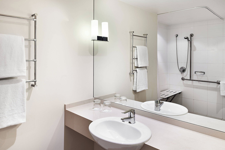 Bedroom 4, Crowne Plaza Sydney Macquarie Park by IHG, Ryde