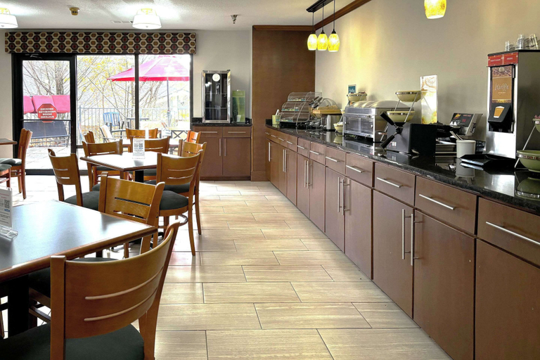 Food & Drinks 5, Quality Inn & Suites Dawsonville, Dawson