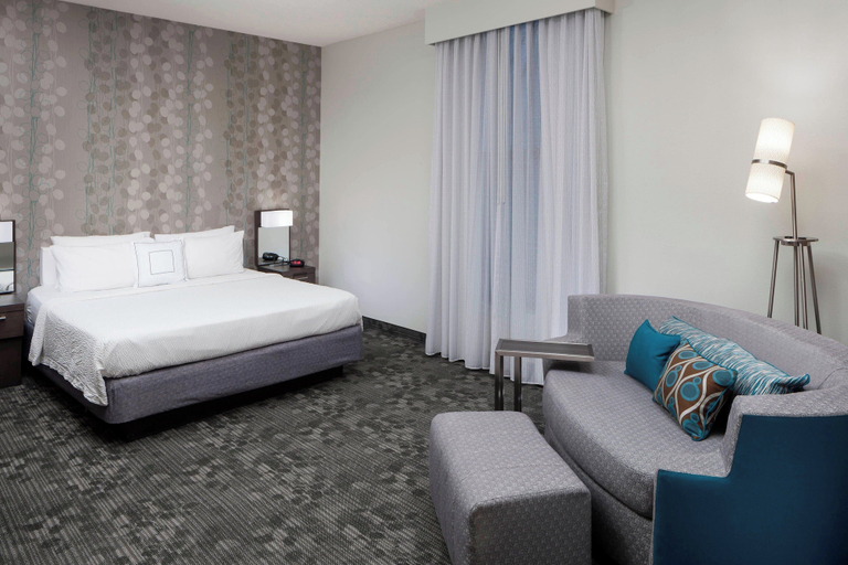 Bedroom 3, Courtyard by Marriott Omaha Downtown, Douglas