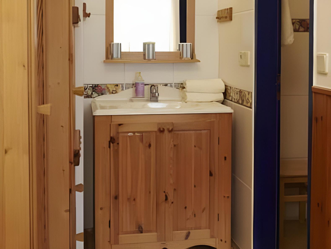 Bathroom 16