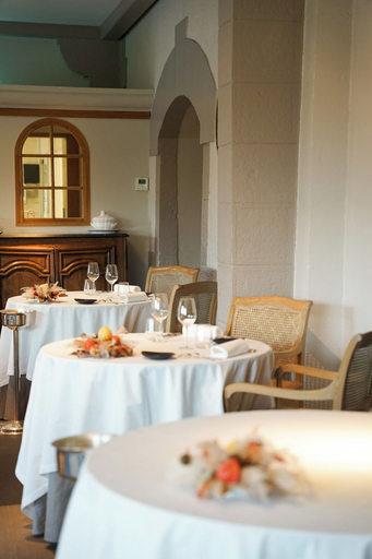 Food & Drinks 5, Chateau Sainte Sabine, Côte-d'Or
