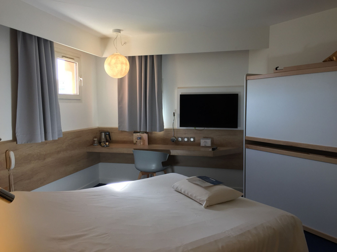 Bedroom 4, Kyriad Montpellier Est - Lunel, Hérault
