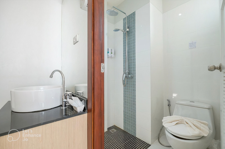 Bathroom 13