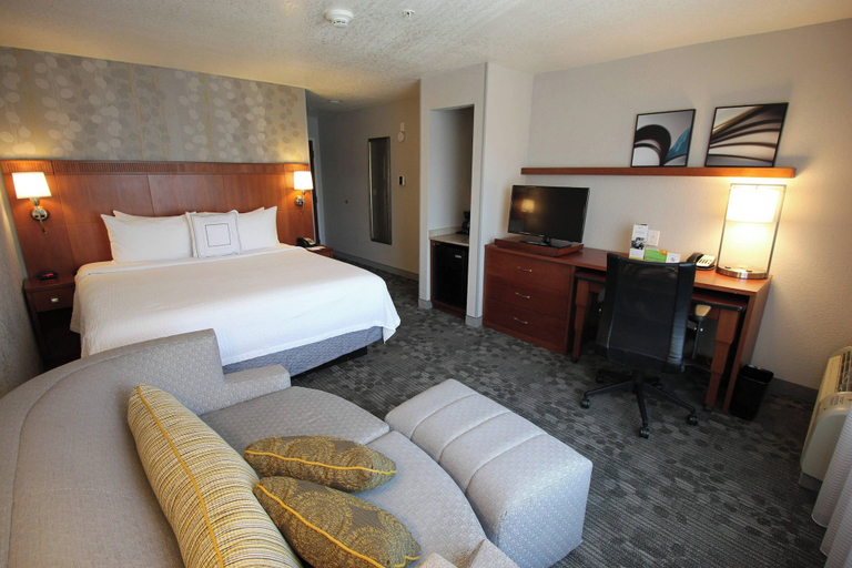 Bedroom 3, Courtyard by Marriott Merced, Merced