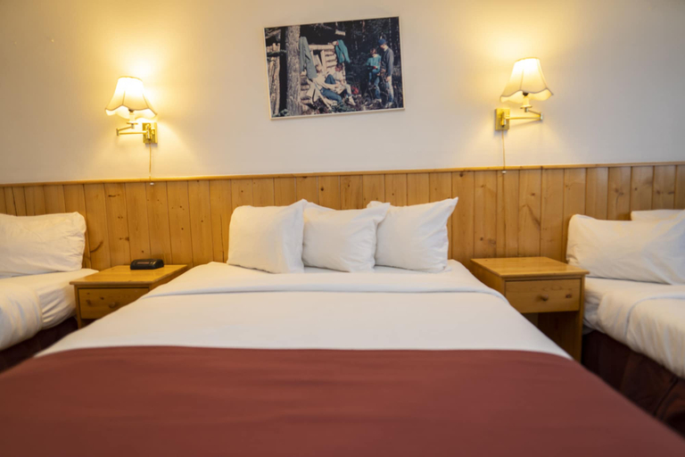 Bedroom 4, Canadas Best Value Inn River View Hotel, Yukon