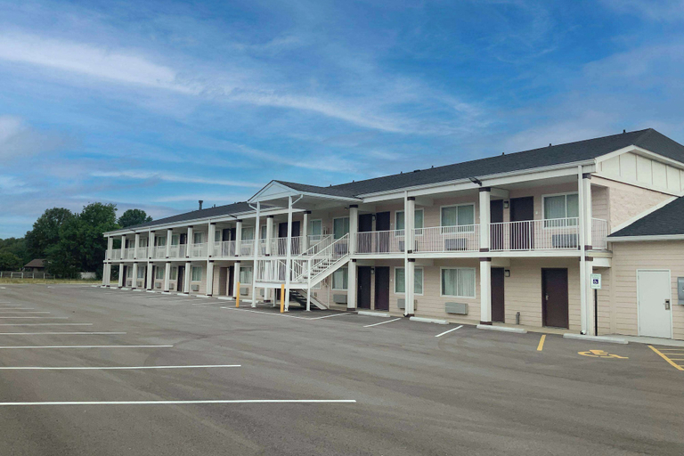 Exterior & Views 2, Days Inn by Wyndham Troy IL, Madison