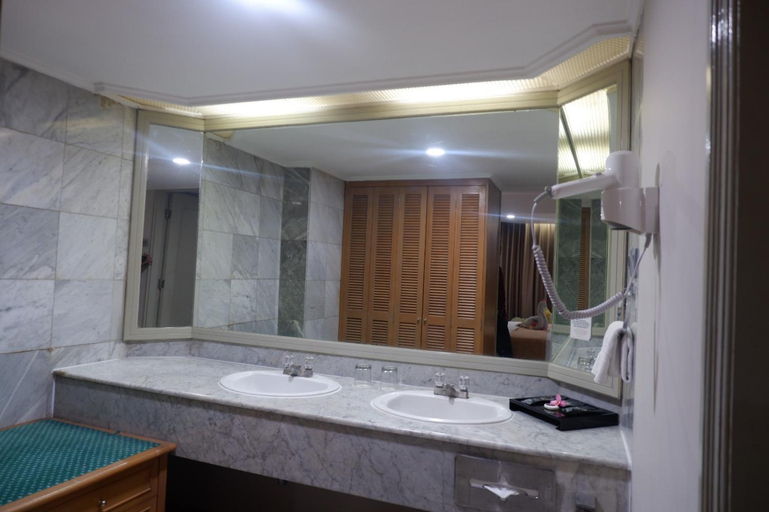 Bathroom 4
