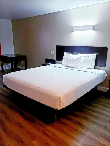 Bedroom 3, Motel 6 Hesperia, CA - West Main Street I-15, San Bernardino