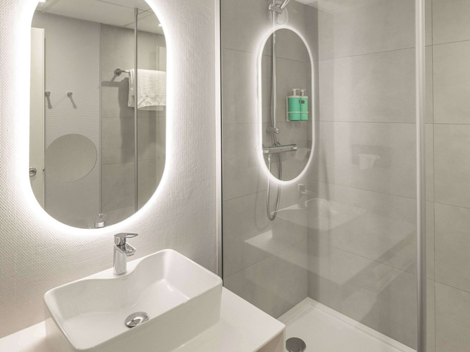 Bathroom 13
