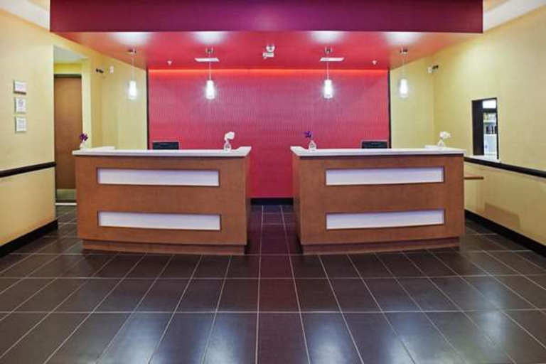 Public Area 2, La Quinta Inn & Suites Tulsa - Catoosa, Rogers