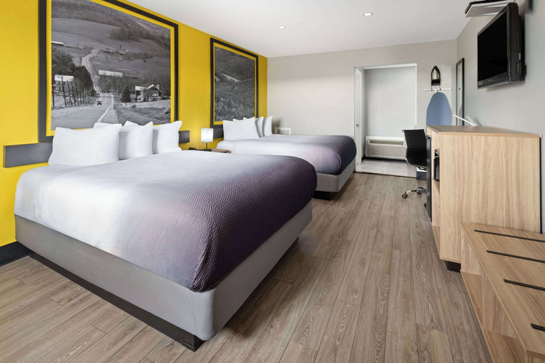Bedroom 5, Super 8 by Wyndham Hazleton, Luzerne