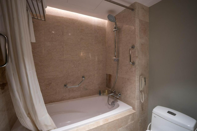 Bathroom 5, Marco Polo Plaza Cebu, Cebu City