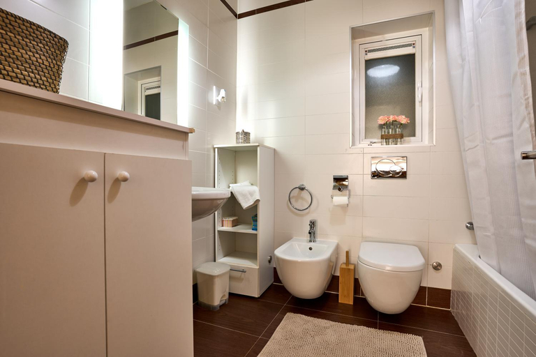 Bathroom 4, FortCambridge 2BR, Pool, Terrace
