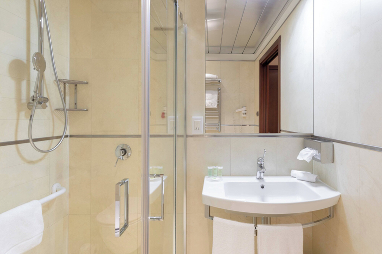 Bathroom 4, Courtyard by Marriott Venice Airport, Venezia