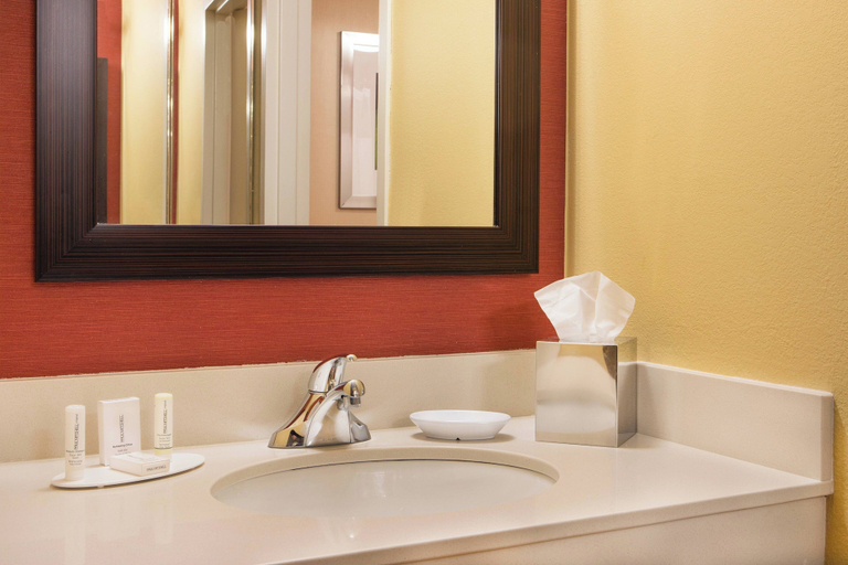 Bathroom 4, Courtyard Hartford Manchester, Hartford