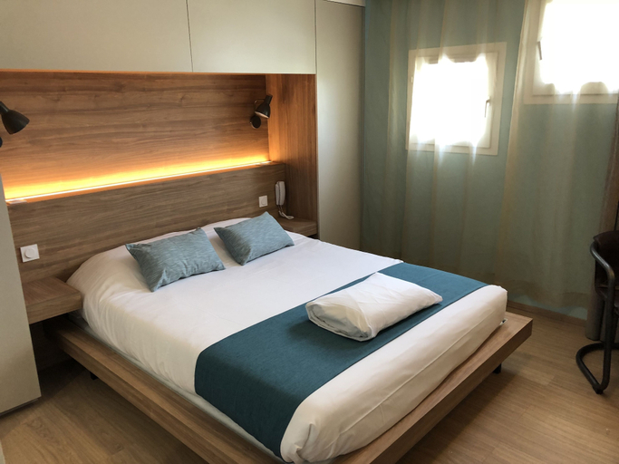 Bedroom 4, Kyriad Montpellier Est - Lunel, Hérault