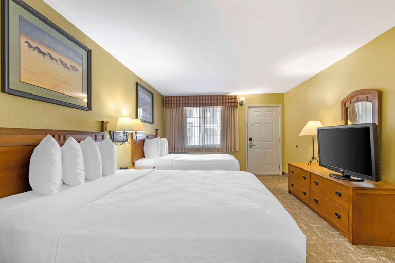 Bedroom 3, Best Western Executive Inn, Lavaca