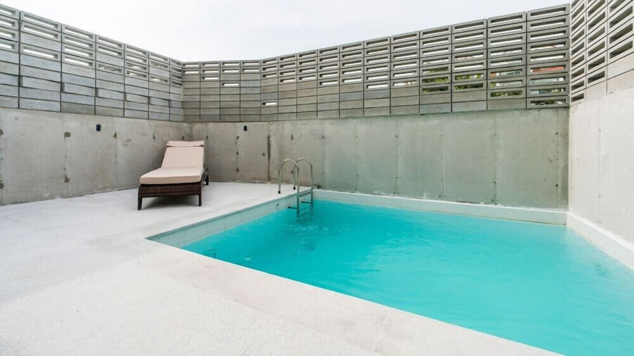 Swimming Pool 16