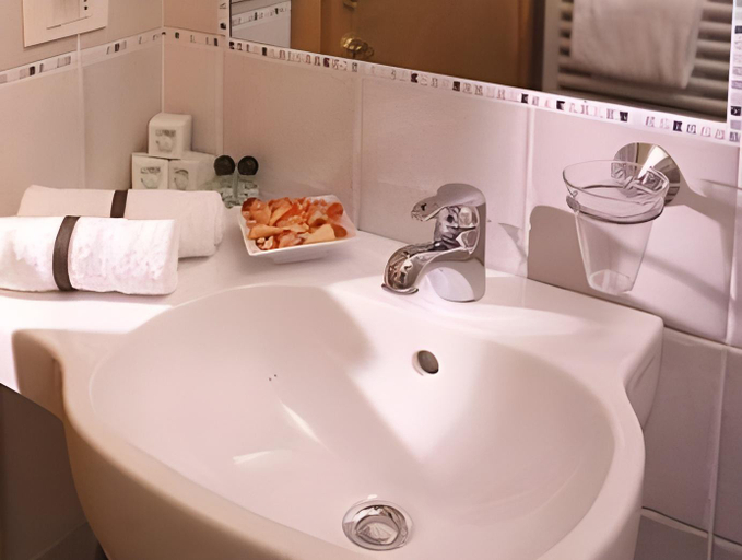 Bathroom 4
