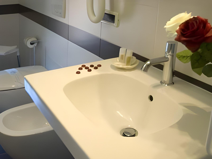 Bathroom 9