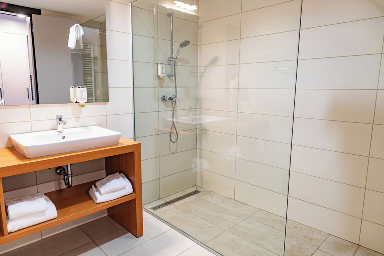 Bathroom 4, Hotel Laguna Deluxe - Terme Krka, Izola