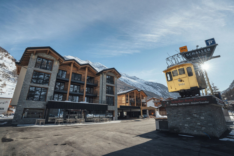 Exterior & Views