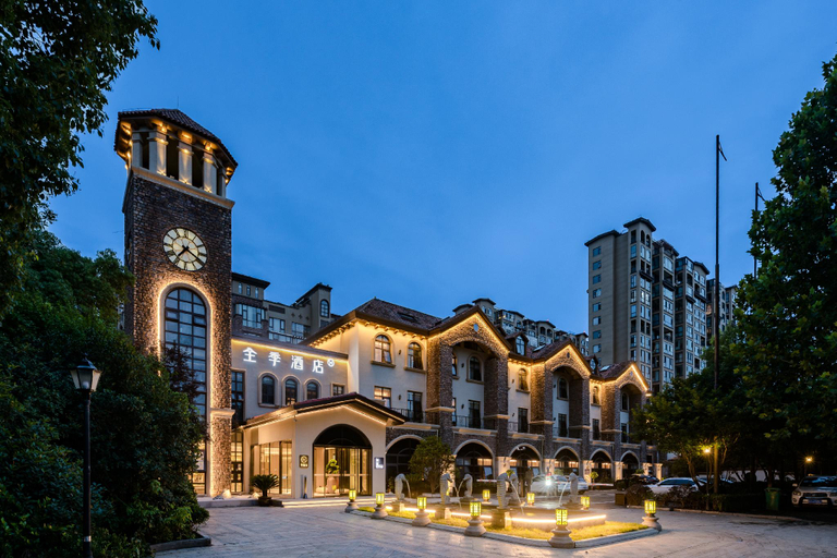 Exterior & Views