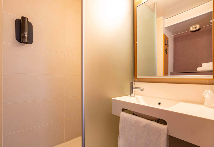 Bathroom 3, B&B HOTEL Aubenas, Ardèche