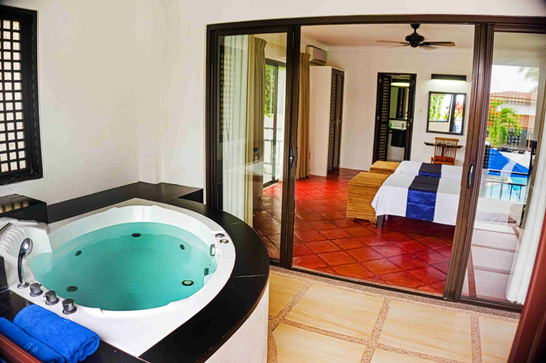 Bathroom 5, Out of the Blue Resort, Puerto Galera