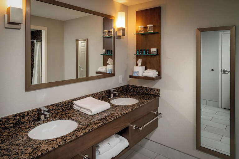Bathroom 4, Delta Hotels by Marriott Huntington Mall, Cabell