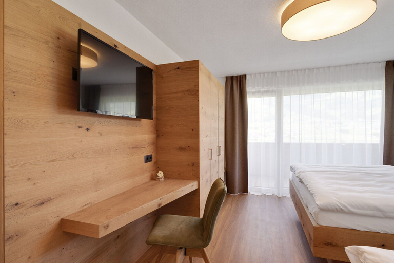 Bedroom 2, Attractive Flat With Beautiful Views, Schwaz