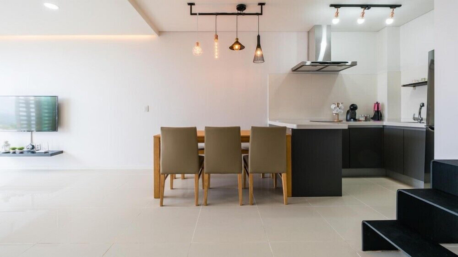 Dining Room 6