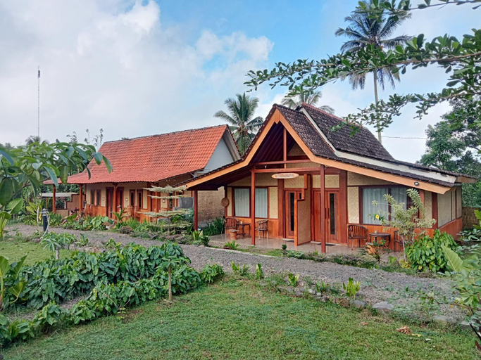 Exterior 3