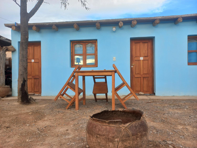 Others 2, Casa de familia, Cachi