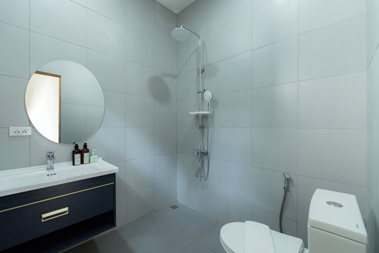 Bathroom 11