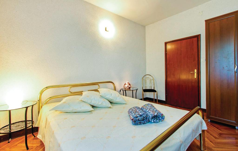 Bedroom 2, Rooms Croatia with parking, kitchen and dining area for guests, Rijeka