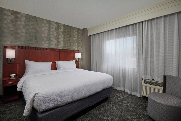 Bedroom 2, Courtyard by Marriott Bristol, Bristol