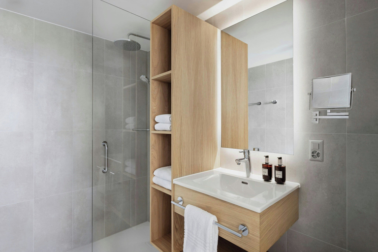 Bathroom 5, Residence Inn By Marriott Geneva City Nations, Genève
