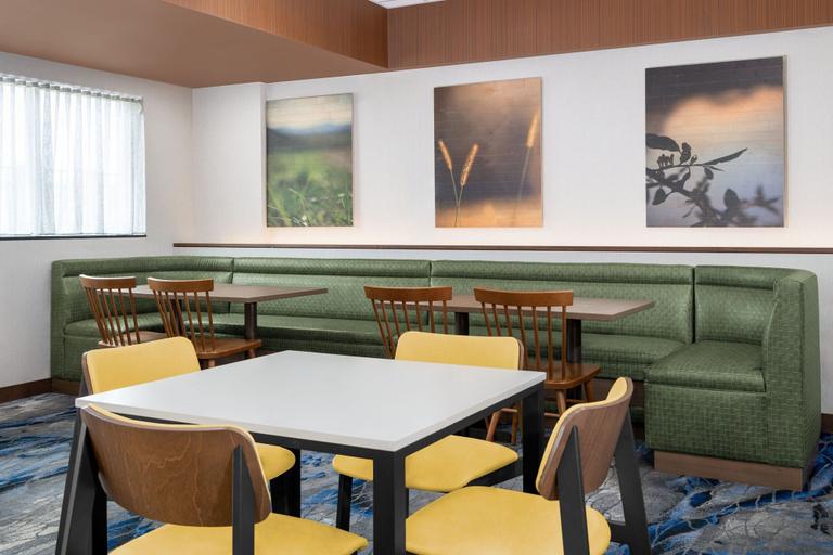 Food & Drinks 4, Fairfield Inn & Suites by Marriott Martinsburg, Berkeley