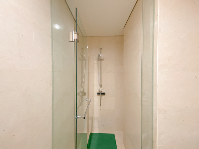 Bathroom 5, Nice and Comfy 2BR Apartment at Ciputra World 2 By Travelio, Jakarta Selatan