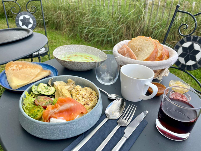 Food & Drinks