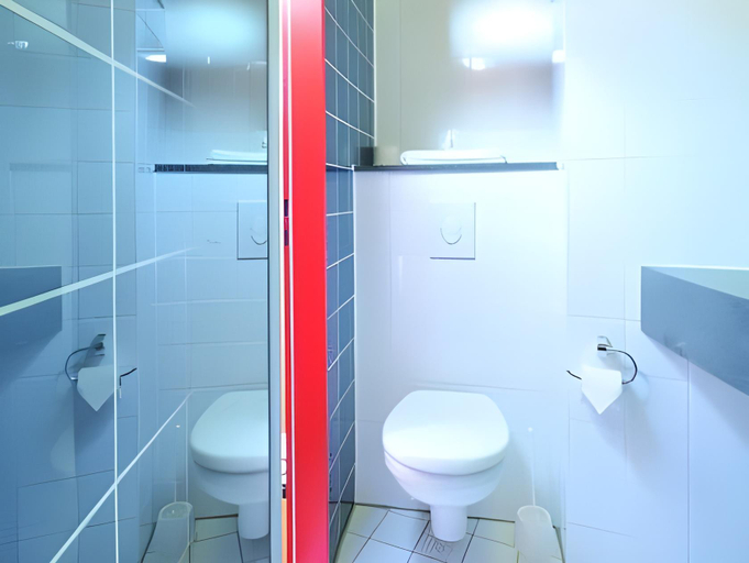 Bathroom 12