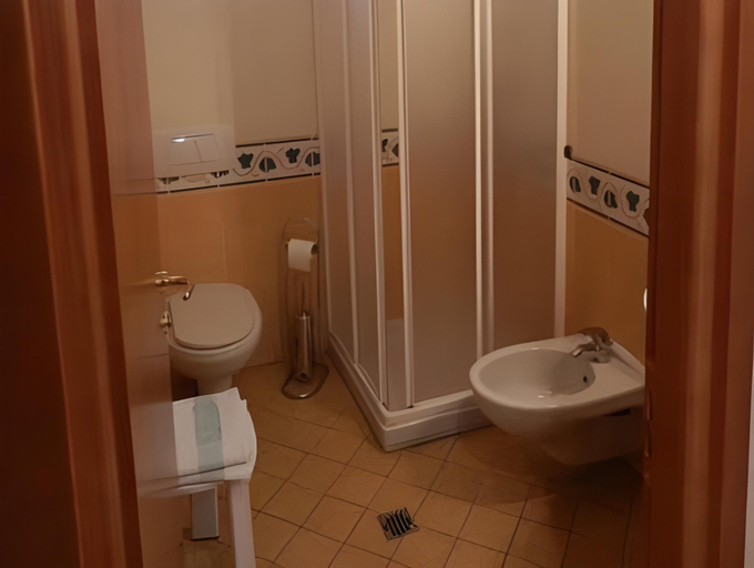 Bathroom 11